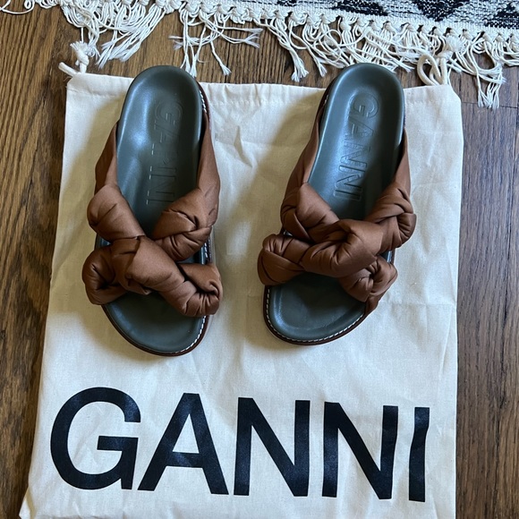 Ganni slides excellent condition size 37 color brown satin - Picture 2 of 2